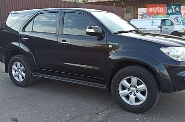 Toyota Fortuner  2010