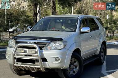 Toyota Fortuner  2007