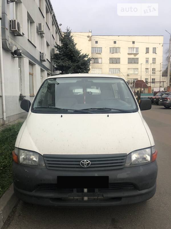 Мікровен Toyota Grand Hiace