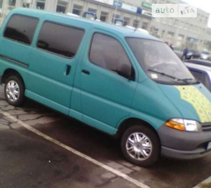 Седан Toyota Hiace