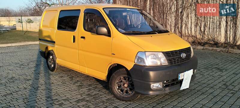 Универсал Toyota Hiace