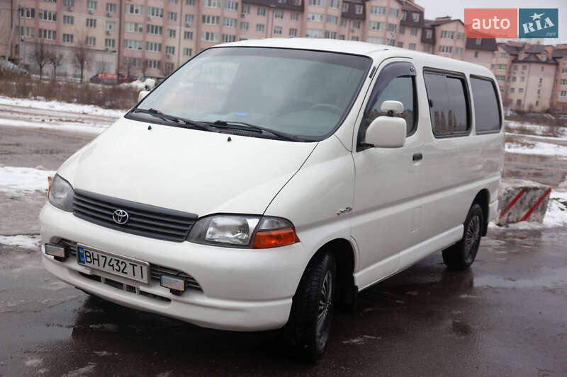 Внедорожник / Кроссовер Toyota Hiace