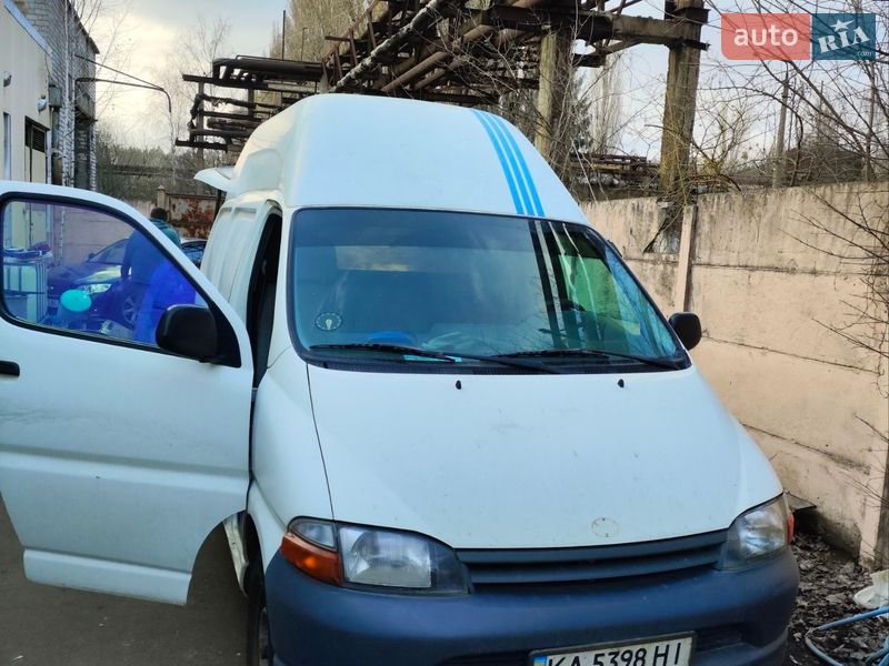 Пікап Toyota Hiace