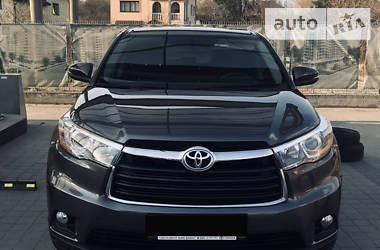 Toyota Highlander LE Plus 2015