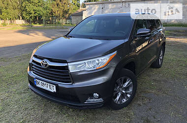 Toyota Highlander OFFICIAL 2015