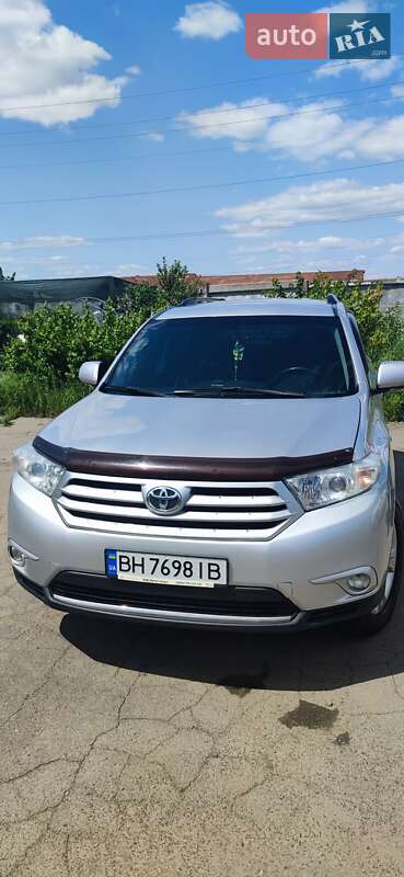 Универсал Toyota Highlander