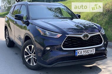 Toyota Highlander XLE 2021