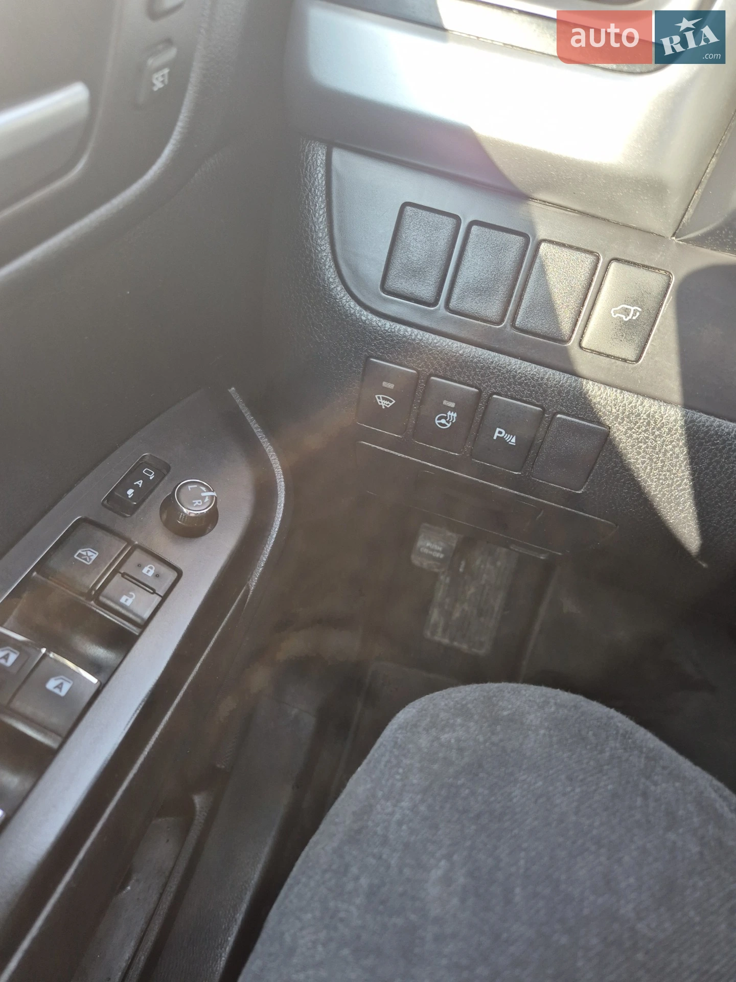 Toyota Highlander 2018 VIN 5TDDZRFH00S847736 фото оголошення 12 з 17