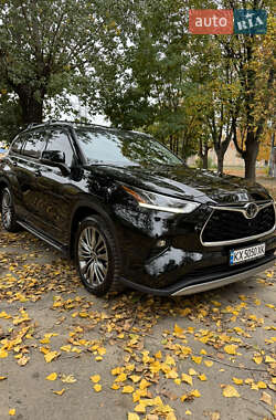 Toyota Highlander  2021