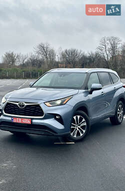 Toyota Highlander 2021