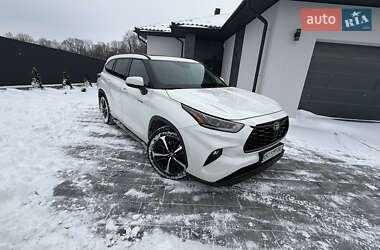 Toyota Highlander  2021