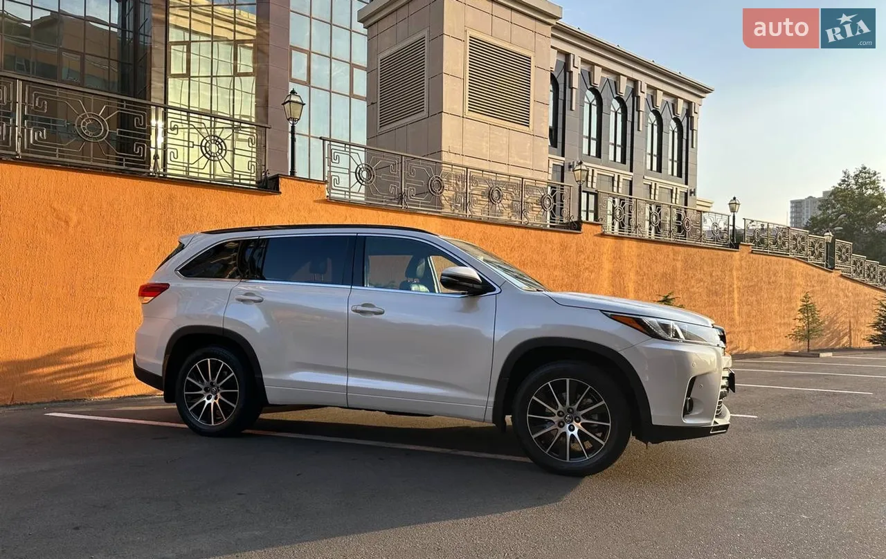 2018 Toyota Highlander - фото 1