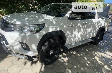 Toyota Hilux  2015