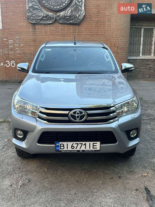 Легковые Toyota Hilux