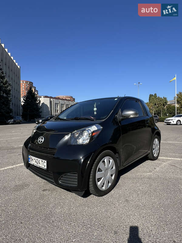 Легкові Toyota IQ