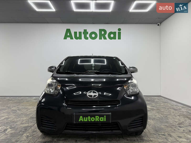 Хетчбек Toyota IQ