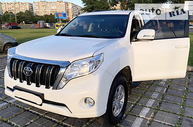 Toyota Land Cruiser Prado Official 2016