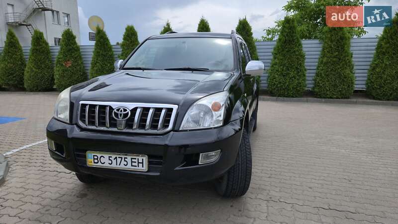 Позашляховик / Кросовер Toyota Land Cruiser Prado