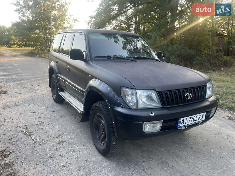 Позашляховик / Кросовер Toyota Land Cruiser Prado