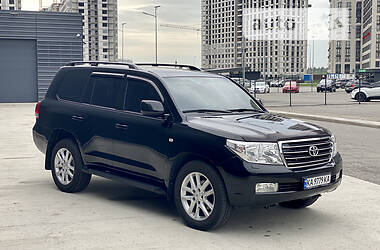 Toyota Land Cruiser Premium  2011