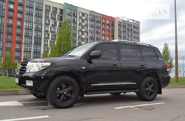 Toyota Land Cruiser  2011