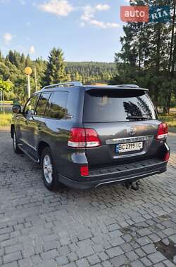 Toyota Land Cruiser  2011