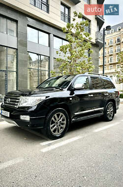 Toyota Land Cruiser 2011