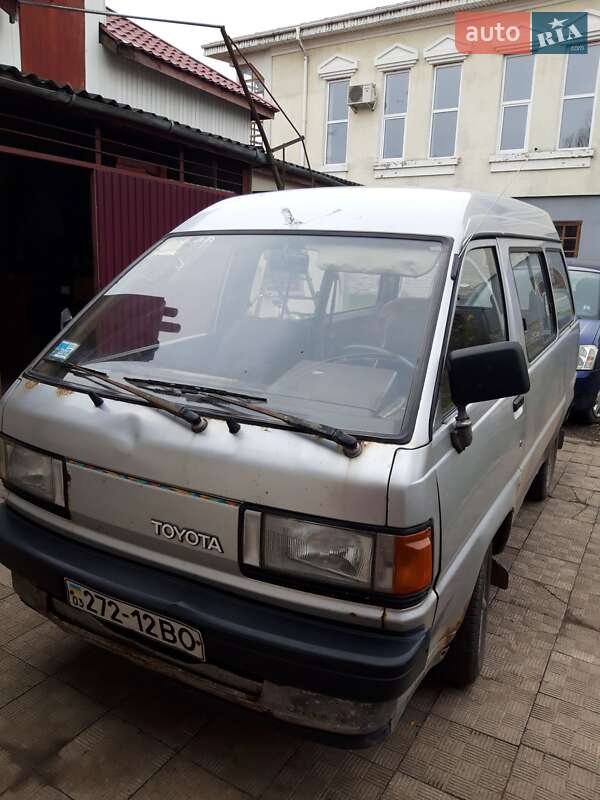 Минивэн Toyota LiteAce