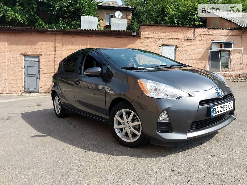 Легковые Toyota Prius C