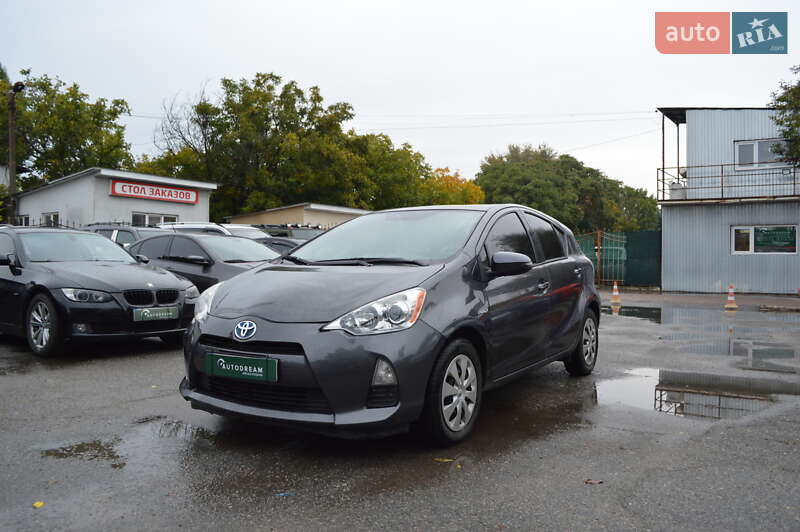 Легковые Toyota Prius C