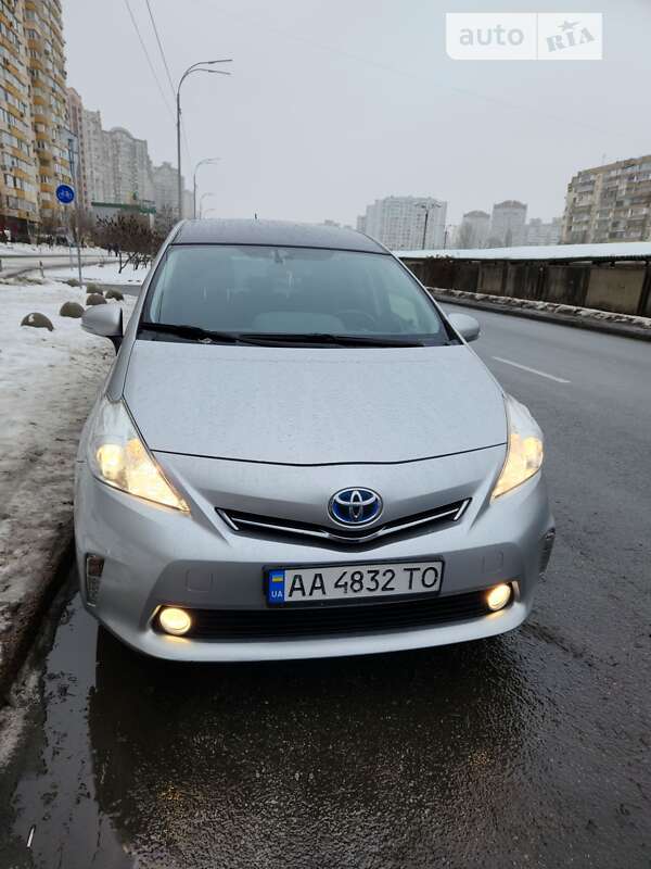 Легковые Toyota Prius MPV