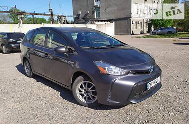 Toyota Prius v  2015