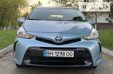 Toyota Prius v RESTYLING 2015