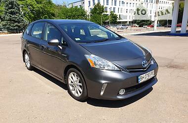 Toyota Prius v V 2012