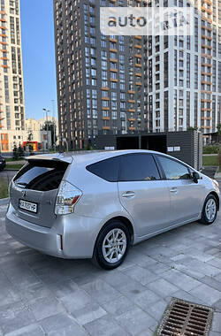 Toyota Prius v  2013