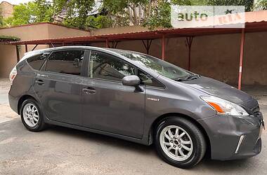 Toyota Prius v  2013