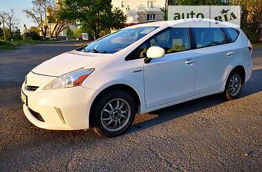 Toyota Prius v  2012