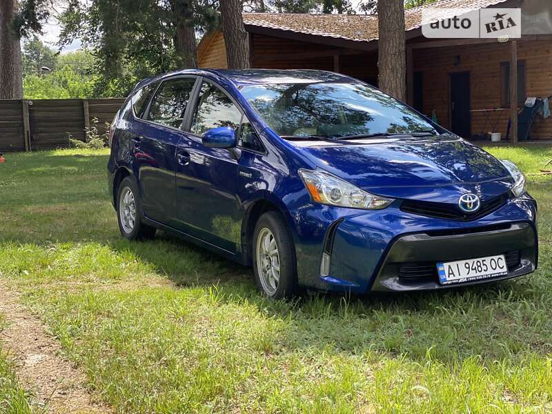 Універсал Toyota Prius v