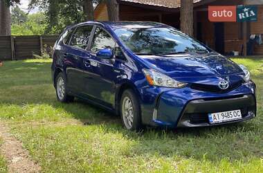 Toyota Prius v  2017