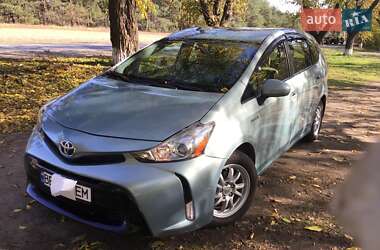 Toyota Prius v  2015