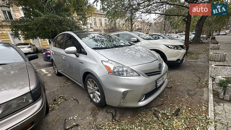 Toyota Prius v