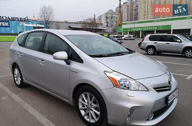 Toyota Prius v  2012