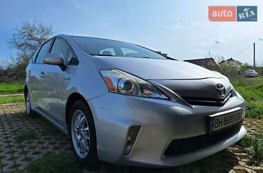 Toyota Prius v 2014