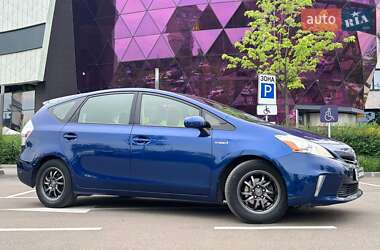 Toyota Prius v  2014
