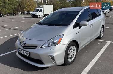 Toyota Prius v 2013