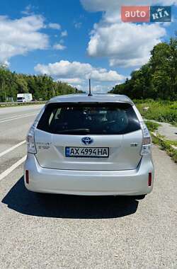 Toyota Prius v 2012
