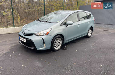 Toyota Prius v  2016