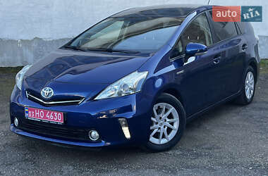 Toyota Prius v 2013