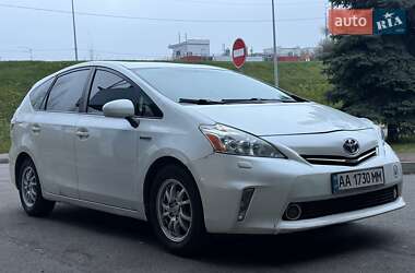 Toyota Prius v  2014
