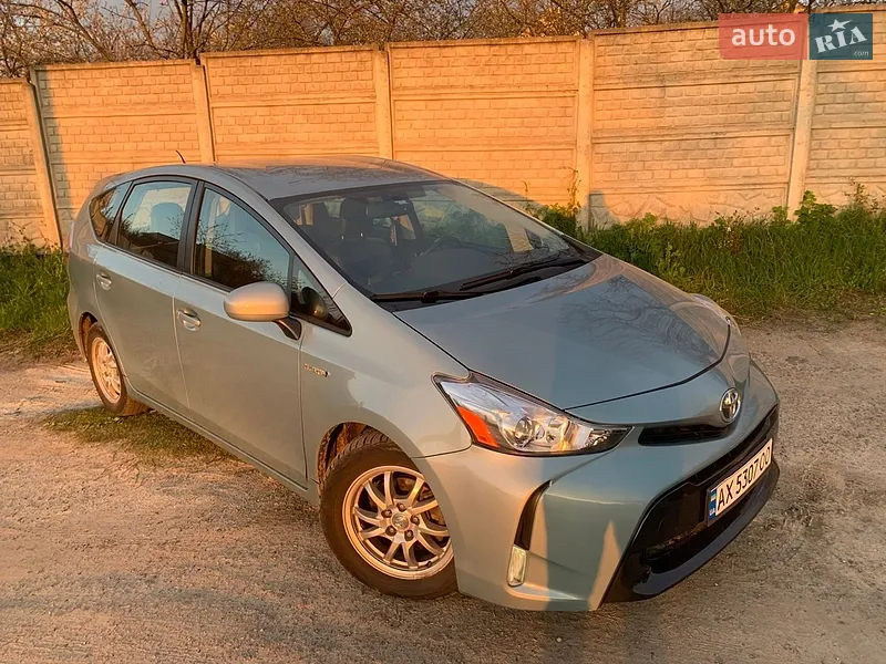 Toyota Prius v